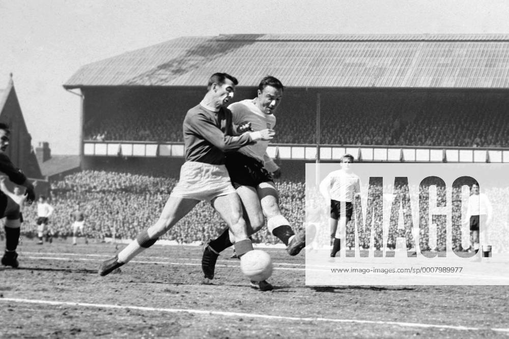 Roy Vernon (Everton FC) George Cohen (Fulham FC) Everton FC v Fulham FC. 11 5 1963.