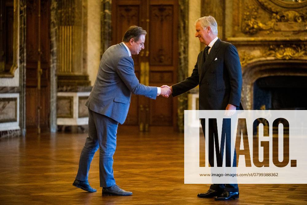 Prime Minister Bart De Wever and King Philippe - Filip of Belgium pictured during the oath ceremony of the new Prime Minister and members of the federal government at the Royal Palace, Monday 03 February 2025, in Brussels. Negotiators from the five parties that make up the Arizona coalition - the N-VA, MR, Engagà s, Vooruit and CD&V - reached a government agreement on Friday evening. JASPERxJACOBS 111702045