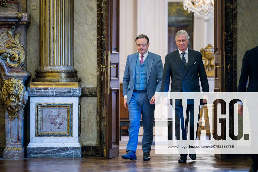 Prime Minister Bart De Wever and King Philippe - Filip of Belgium pictured during the oath ceremony of the new Prime Minister and members of the federal government at the Royal Palace, Monday 03 February 2025, in Brussels. Negotiators from the five parties that make up the Arizona coalition - the N-VA, MR, EngagÃ s, Vooruit and CD&V - reached a government agreement on Friday evening. JASPERxJACOBS 111702050