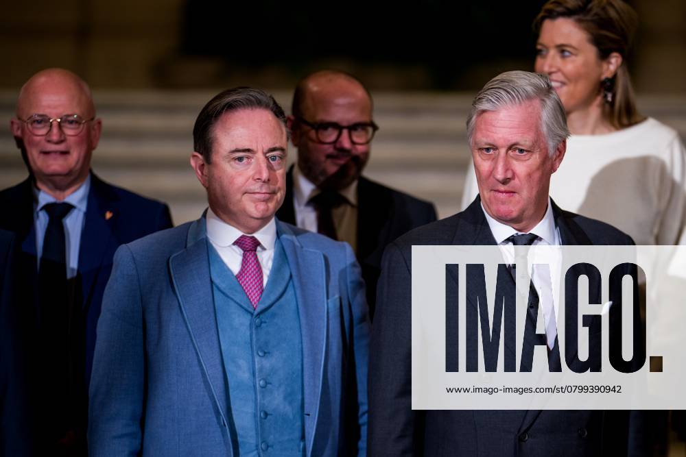Prime Minister Bart De Wever and King Philippe - Filip of Belgium poses for the photographer at the oath ceremony of the new Prime Minister and members of the federal government at the Royal Palace, Monday 03 February 2025, in Brussels. Negotiators from the five parties that make up the Arizona coalition - the N-VA, MR, EngagÃ s, Vooruit and CD&V - reached a government agreement on Friday evening. JASPERxJACOBS 111702617