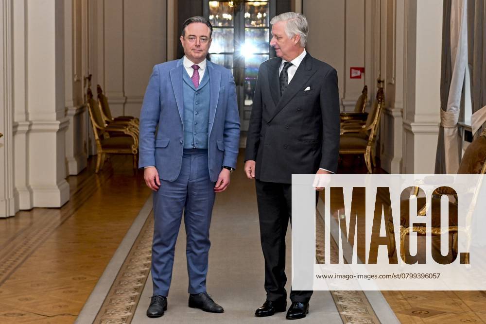Prime Minister Bart De Wever and King Philippe - Filip of Belgium pictured at the oath ceremony of the new Prime Minister and members of the federal government at the Royal Palace, Monday 03 February 2025, in Brussels. Negotiators from the five parties that make up the Arizona coalition - the N-VA, MR, EngagÃ s, Vooruit and CD&V - reached a government agreement on Friday evening. POOLxFREDERICxANDRIEU 111704479