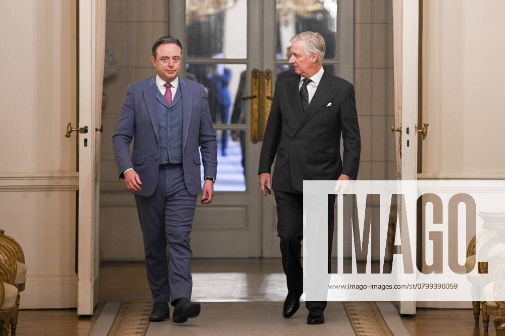Prime Minister Bart De Wever and King Philippe - Filip of Belgium pictured at the oath ceremony of the new Prime Minister and members of the federal government at the Royal Palace, Monday 03 February 2025, in Brussels. Negotiators from the five parties that make up the Arizona coalition - the N-VA, MR, EngagÃ s, Vooruit and CD&V - reached a government agreement on Friday evening. POOLxFREDERICxANDRIEU 111704505