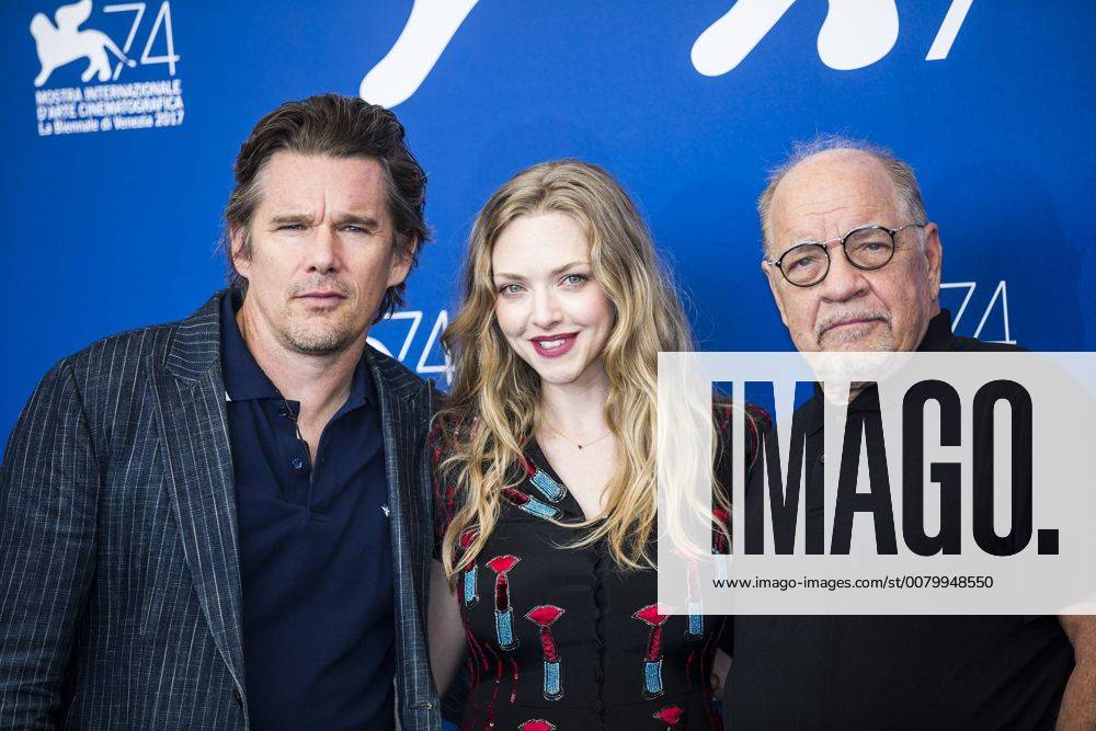 (170831) -- VENICE, Aug. 31, 2017 -- Actor Ethan Hawke (L), actress Amanda Seyfried (C), and director Paul Schrader pose during a photocall for the movie First Reformed at the 74th Venice Film Festival in Venice, Italy, on Aug. 31, 2017. )(zcc) ITALY-VENICE-FILM FESTIVAL- FIRST REFORMED -PHOTOCALL JinxYu