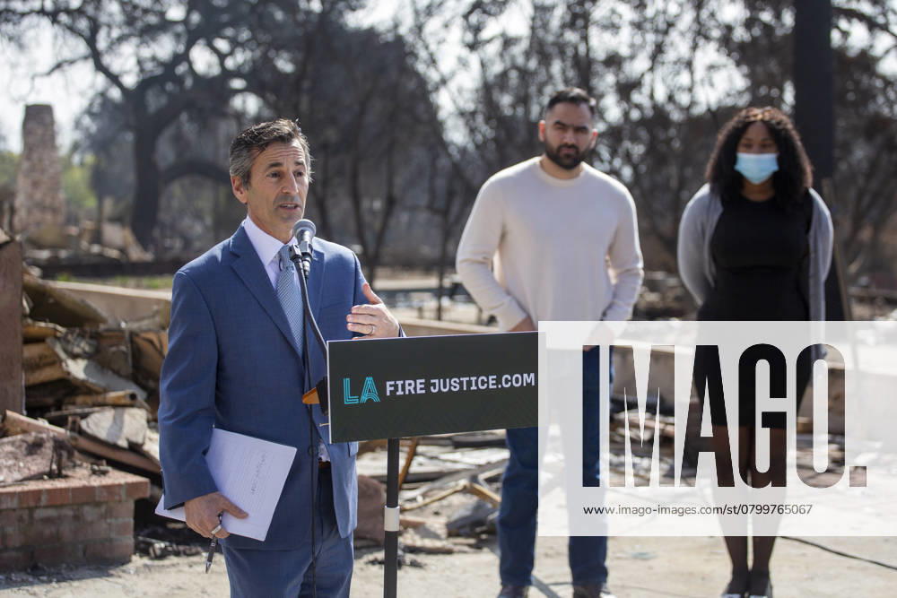 Lawyer Doug Boxer, speaks in a press conference held by LA Fire Justice to discuss its lawsuit against Southern California Edison on behalf of Walter Butler, a local shoe store operator who lost his home in the Eaton Fire. The event took place outside Butler s destroyed home in Altadena, California, on Feb. 4, 2025. Los Angeles USA - ZUMAc68_ 20250204_zaf_c68_002