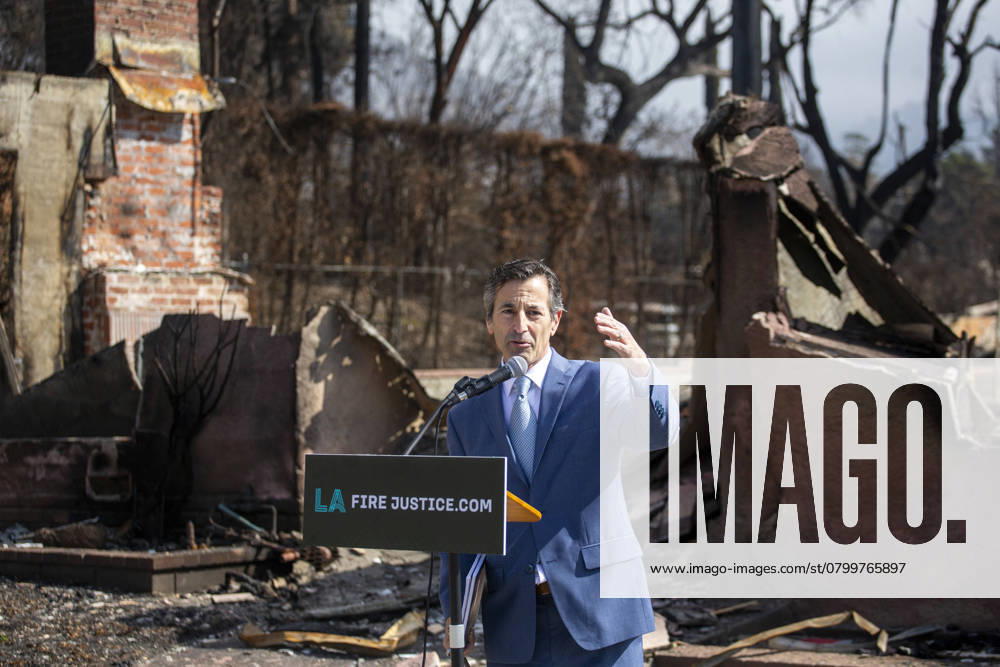 Lawyer Doug Boxer, speaks in a press conference held by LA Fire Justice to discuss its lawsuit against Southern California Edison on behalf of Walter Butler, a local shoe store operator who lost his home in the Eaton Fire. The event took place outside Butler s destroyed home in Altadena, California, on Feb. 4, 2025. Los Angeles USA - ZUMAc68_ 20250204_zaf_c68_012