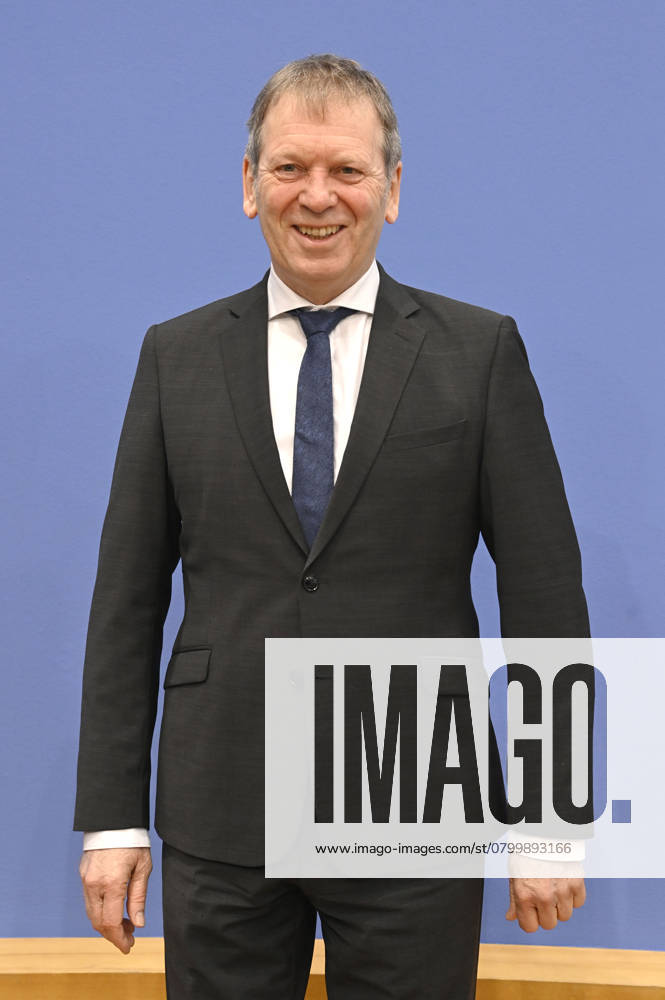 Hans Martin Henning at the Federal Press Conference on the publication of the biennial report on the state of climate policy in Germany at the Federal Press Conference building in Berlin, 05 02 2025 Foto:xF.xFuturexImagex klimapolitik_5211