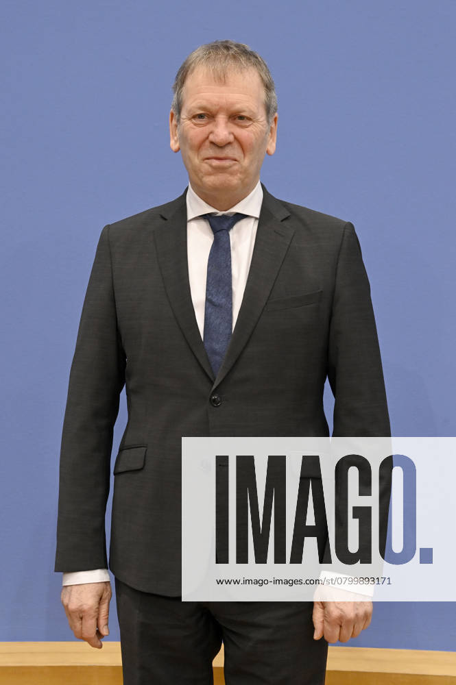Hans Martin Henning at the Federal Press Conference on the publication of the biennial report on the state of climate policy in Germany at the Federal Press Conference building in Berlin, 05 02 2025 Foto:xF.xFuturexImagex klimapolitik_5212