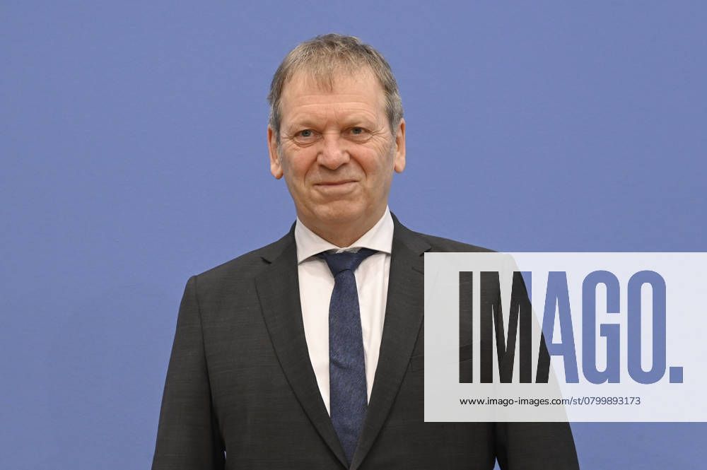Hans Martin Henning at the Federal Press Conference on the publication of the biennial report on the state of climate policy in Germany at the Federal Press Conference building in Berlin, 05 02 2025 Foto:xF.xFuturexImagex klimapolitik_5213