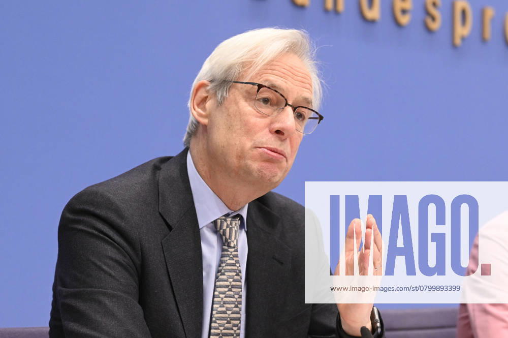 Thomas Heimer bei der Bundespressekonferenz zur Veröffentlichung des Zweijahresgutachtens zum Stand der Klimapolitik in Deutschland im Haus der Bundespressekonferenz. Berlin, 05.02.2025 Foto:xF.xFuturexImagex klimapolitik_5221