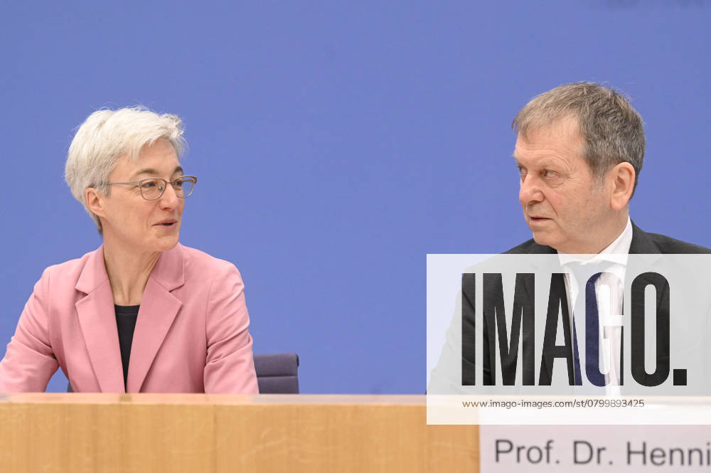 Brigitte Knopf and Hans Martin Henning at the Federal Press Conference on the publication of the biennial report on the state of climate policy in Germany at the Federal Press Conference building in Berlin, 05 02 2025 Foto:xF.xFuturexImagex klimapolitik_5230