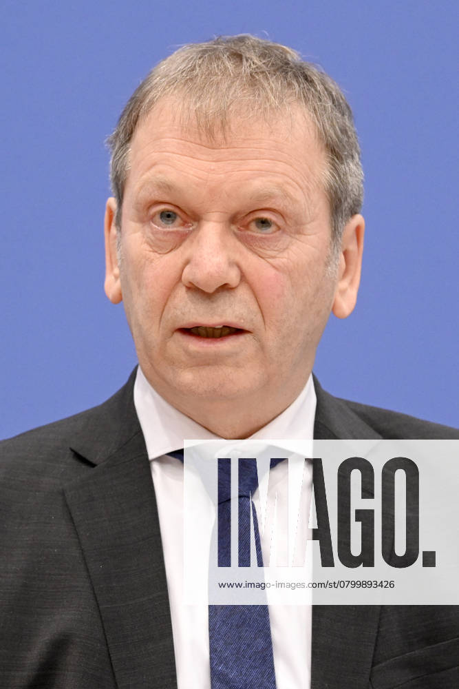 Hans Martin Henning at the Federal Press Conference on the publication of the biennial report on the state of climate policy in Germany at the Federal Press Conference building in Berlin, 05 02 2025 Foto:xF.xFuturexImagex klimapolitik_5231