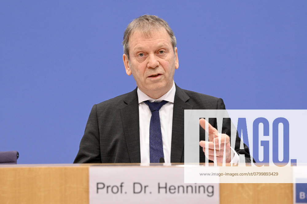 Hans Martin Henning at the Federal Press Conference on the publication of the biennial report on the state of climate policy in Germany at the Federal Press Conference building in Berlin, 05 02 2025 Foto:xF.xFuturexImagex klimapolitik_5233