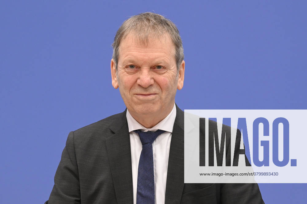 Hans Martin Henning at the Federal Press Conference on the publication of the biennial report on the state of climate policy in Germany at the Federal Press Conference building in Berlin, 05 02 2025 Foto:xF.xFuturexImagex klimapolitik_5234