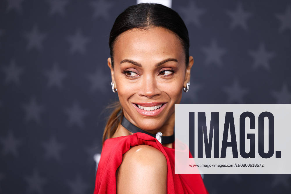 30th Annual Critics Choice Awards SANTA MONICA, LOS ANGELES, CALIFORNIA, USA - FEBRUARY 07: Zoe Saldana wearing a custom Saint Laurent dress and Cartier jewelry arrives at the 30th Annual Critics Choice Awards held at The Barker Hangar on February 7, 2025 in Santa Monica, Los Angeles, California, United States., Credit:Xavier Collin Avalon United States, California, Santa Monica, The Barker Hangar