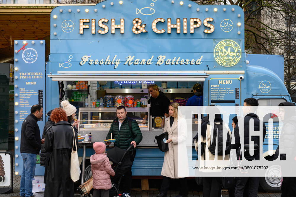 People are seen standing by a blue retro Citroen food truck selling traditional British fish and chips on the south bank of the Thames. London United Kingdom - ZUMAs197 20250131_aaa_s197_400