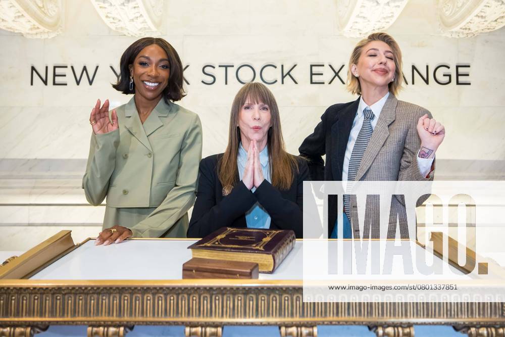 The New York Stock Exchange welcomes Saturday Night Live in celebration of SNL50: The Anniversary Special airing February 16 on NBC and Peacock. To honor the occasion, Heidi Gardner, Laraine Newman and Ego Nwodim, joined by Lynn Martin, President, ring The Opening Bell. New York USA - ZUMAz03_ 20250211_shc_z03_050
