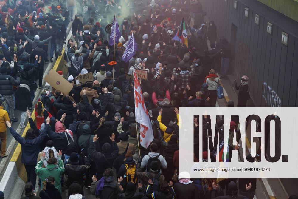Protesters pictured during a national demonstration against the new government declaration, organized by the three national trade unions, Thursday 13 February 2025 in Brussels. NICOLASxMAETERLINCK 112380488