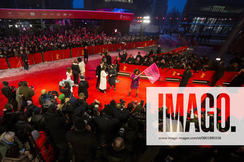 Berlinale, Opening at the Theater am Potsdamer Platz, Berlin, 13 02 2025 Guests on the red carpet at the opening film The Light of 75 Berlinale at the Theater am Potsdamer Platz in Berlin on 13 02 2025 Berlin Theater am Potsdamer Platz