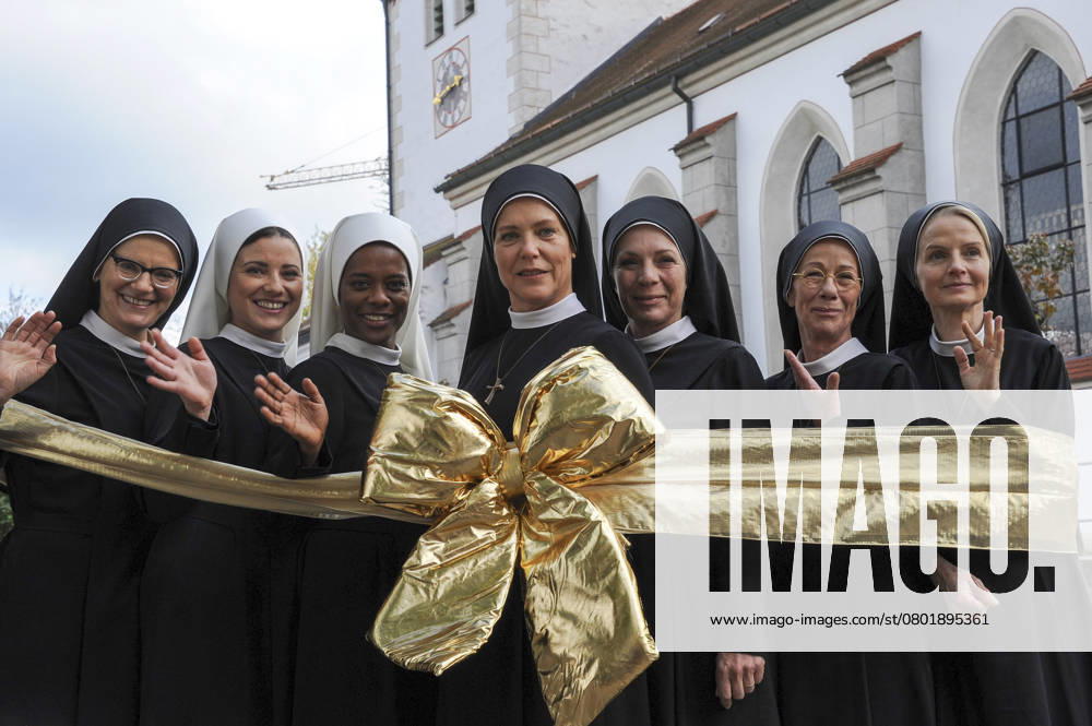 Andrea Sihler Sister Hidegard , Mareike Linden Meyer Novice Claudia , Denise M Baye Novice Lele , Janina Hartwig Sister Hanna , Nina Hoger Superior Theodora Karin Gregorek Sister Felicitas and Emanuela from Frankenberg Sister Agnes pose with a Golden Birthday ribbon at Photo sessi