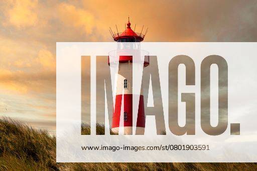 Lighthouse List on Sylt island at sunset with stunning cloud formation and colour 20975539 RECORD DATE NOT STATED