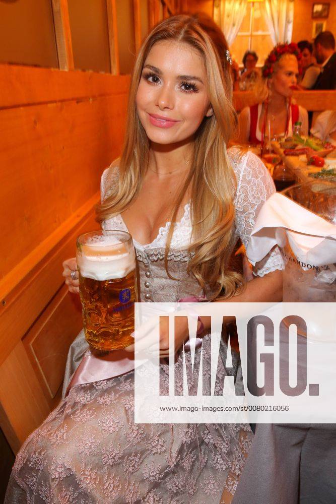 Pamela Reif at the Madlwiesn in the Schuetzen Festzelt at the Muenchner Oktoberfest of the Wiesn on the Theresienwiese Muenchen Copyright imago stock people GmbH Tinkerer Date 21 09 2017 Octoberfest