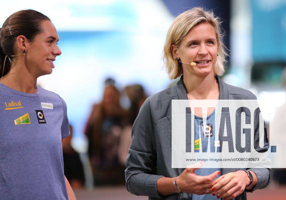 Deutschland, Frankfurt, Messe, Beachvolleyball die Olympiasiegerinnen im Beachvolleyball Laura Ludwig und Kira Walkenhorst zu Gast bei Smart auf der IAA Bild zeigt: Laura Ludwig und Kira Walkenhorst CE