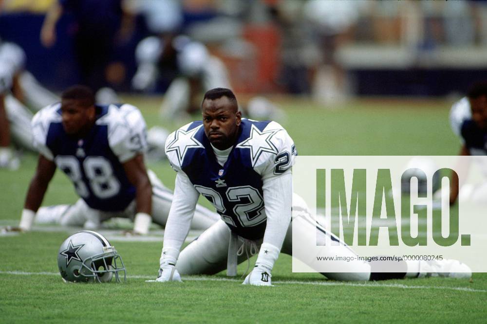 Running Back Emmitt Smith (Cowboys) beim Stretching, vor dem Spiel American Football Herren NFL, Saison 1997 1998, Regular Season Game: Dallas Cowboys Einzelbild Texas Stadium Dallas