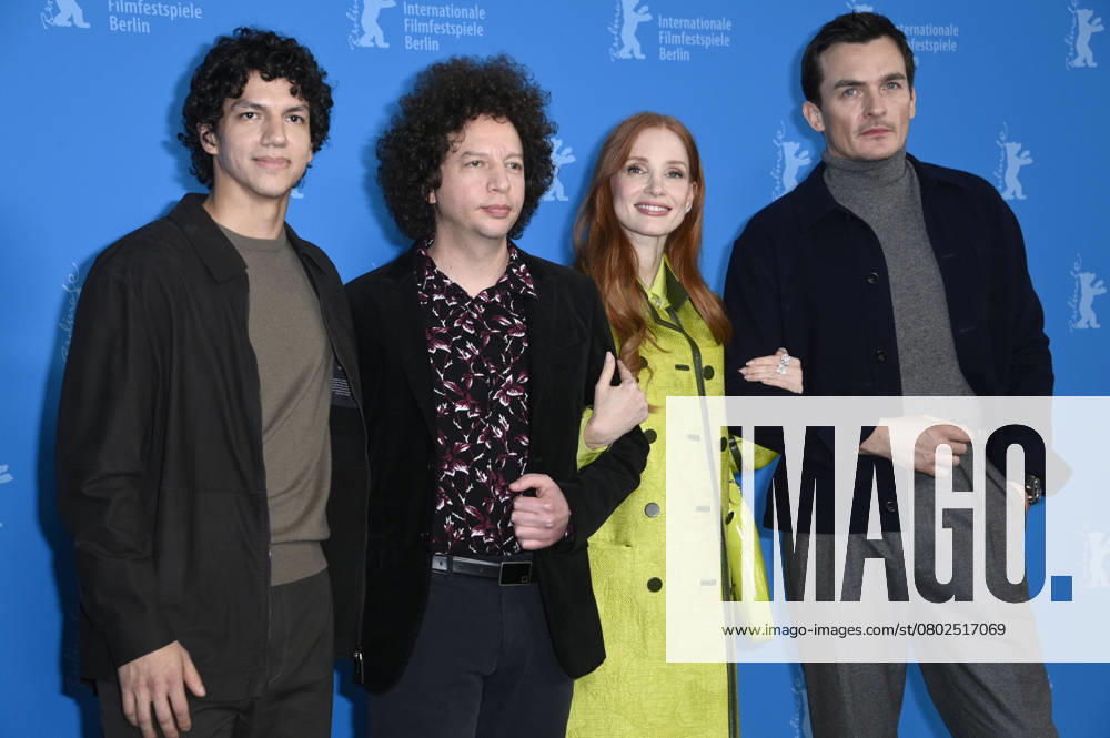 Isaac Hernandez, Michel Franco, Jessica Chastain and Rupert Friend at the photocall for the feature film Dreams at the Berlinale 2025 75 Berlin International Film Festival at the Hotel Grand Hyatt Berlin, 15 02 2025 Foto:xN.xKubelkax xFuturexImagex dreams_5246