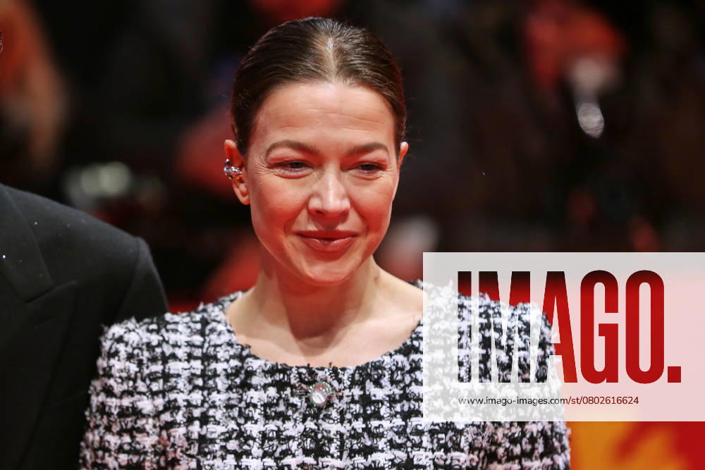 Berlinale Palast, Red Carpet Berlinale 2025 Opening Hannah Herzsprung