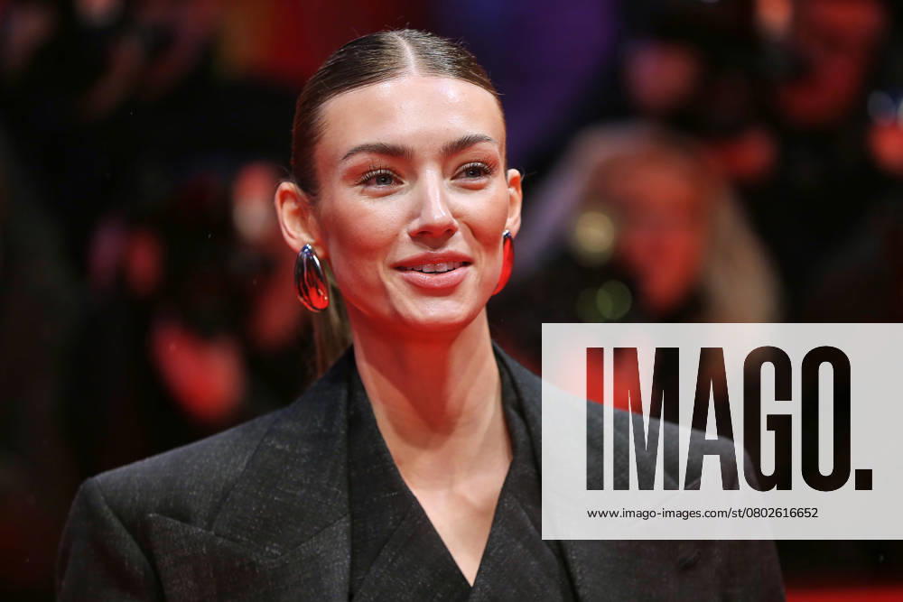 Berlinale Palast, Red Carpet Berlinale 2025 Opening Lorena Rae