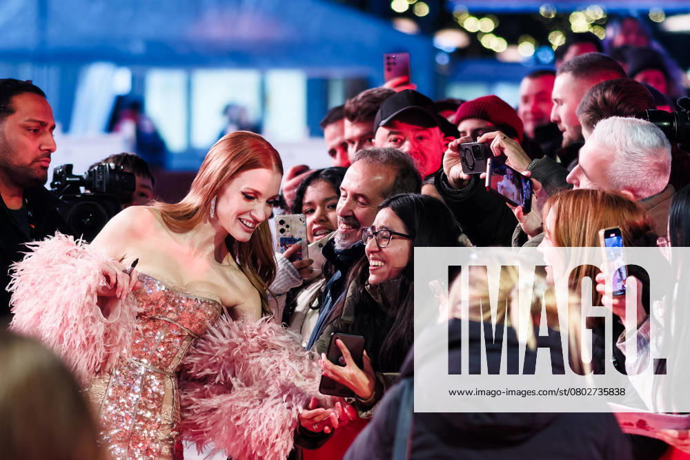 World premiere of Dreams , Berlinale Palast, Berlin, Germany Jessica Chastain greets the fans at the World premiere of Dreams during Berlinale (Berlin Film Festival) at Berlinale Palast, Berlin, , Germany on 15 February 2025. Picture, Credit:Julie Edwards Avalon Germany, Potsdammer Platz, Berlin, Berlinale Palast