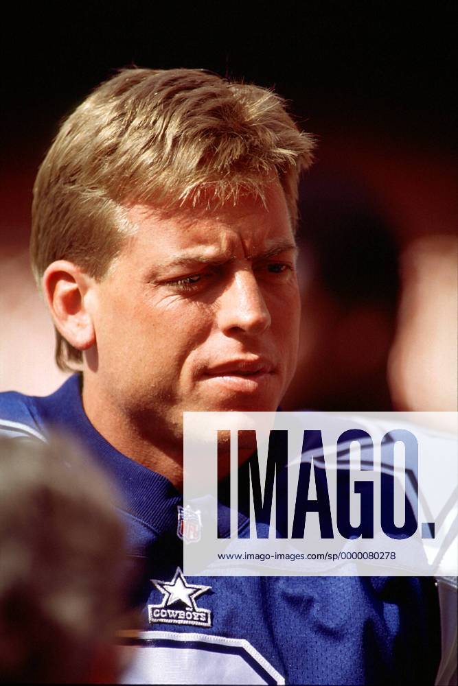 Quarterback Troy Aikman (Cowboys) nachdenklich und skeptisch American Football Herren NFL, Saison 1997 1998, Regular Season Game: Dallas Cowboys Porträt Texas Stadium Dallas Nachdenklichkeit, Skepsis,