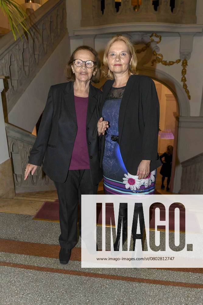 Gudrun Knight, Franziska Ritter at the award Ceremony of Goetz George Price on 21 November 2021 at Empress Friedrich House in Berlin Berlin Germany