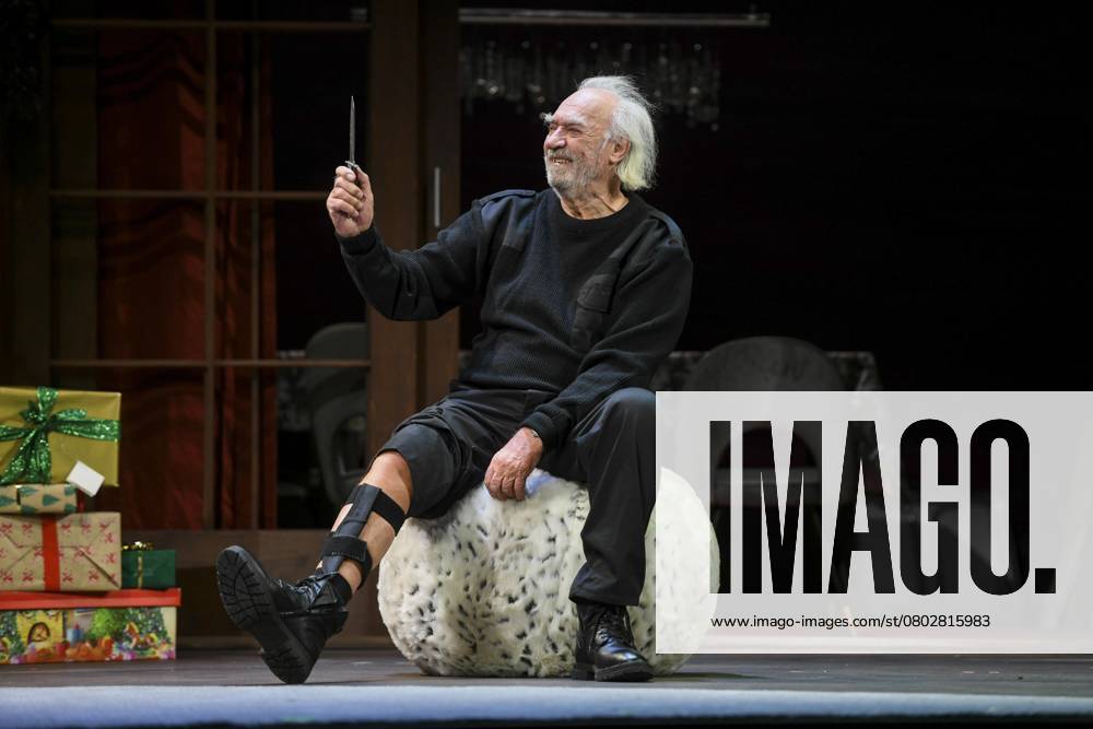 Achim Wolff at the Photo sample from Play schoene Bescherungen on 24 November 2021 in the Comedy on Kufuerstendamm at Schiller Theatre in Berlin Berlin Germany