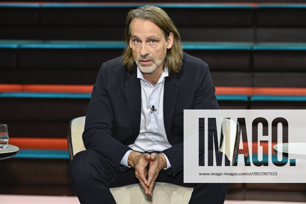Richard David Precht philosopher 02 25 her Richard David Precht on February 13, 2025 in Markus Lanz , ZDF TV television talk show talk show Germany german german man philosopher philosophy german philosopher author writer cross half sitting neutral