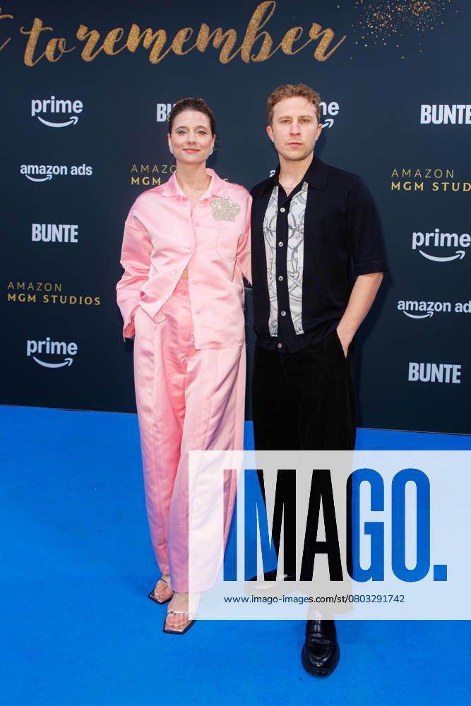 Persons Svenja Jung and Max Hubacher