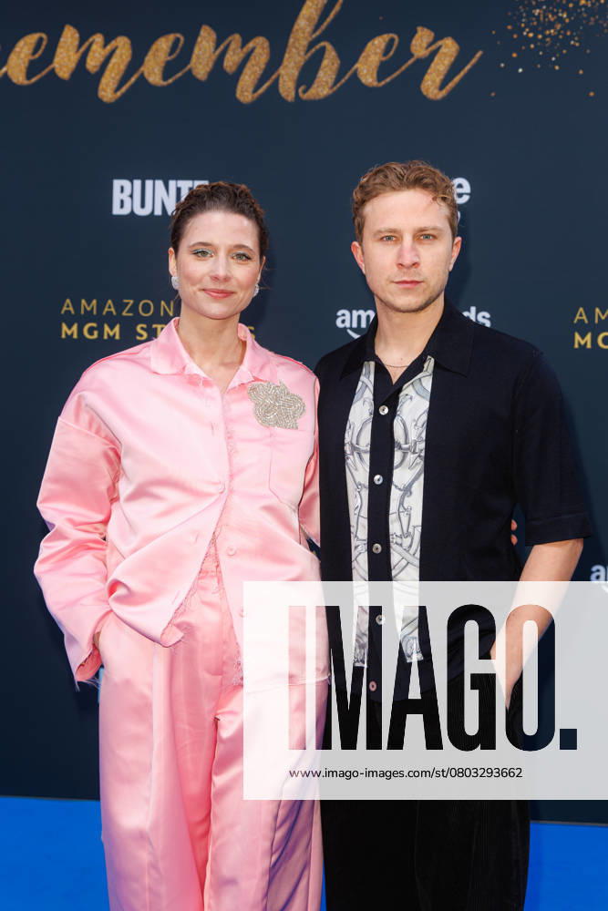 Persons Svenja Jung and Max Hubacher