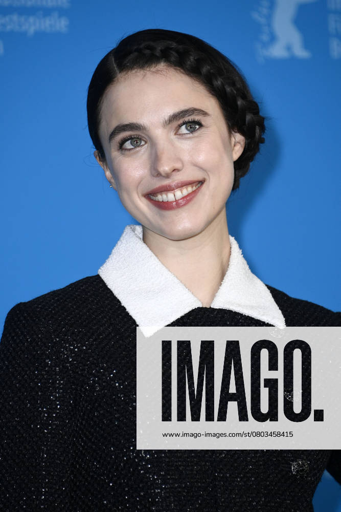 Margaret Qualley at the photocall for the movie Blue Moon at the Berlinale 2025 75 Berlin International Film Festival at the Hotel Grand Hyatt Berlin, 18 02 2025 Foto:xN.xKubelkax xFuturexImagex moon_5321