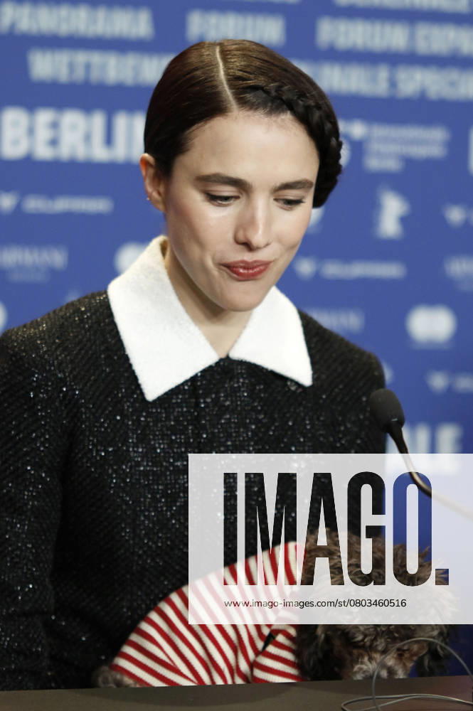Margaret Qualley at the press conference for the feature film Blue Moon at the Berlinale 2025 75 Berlin International Film Festival at the Hotel Grand Hyatt Berlin, 18 02 2025 Foto:xC.xTamckex xFuturexImagex moon_5326