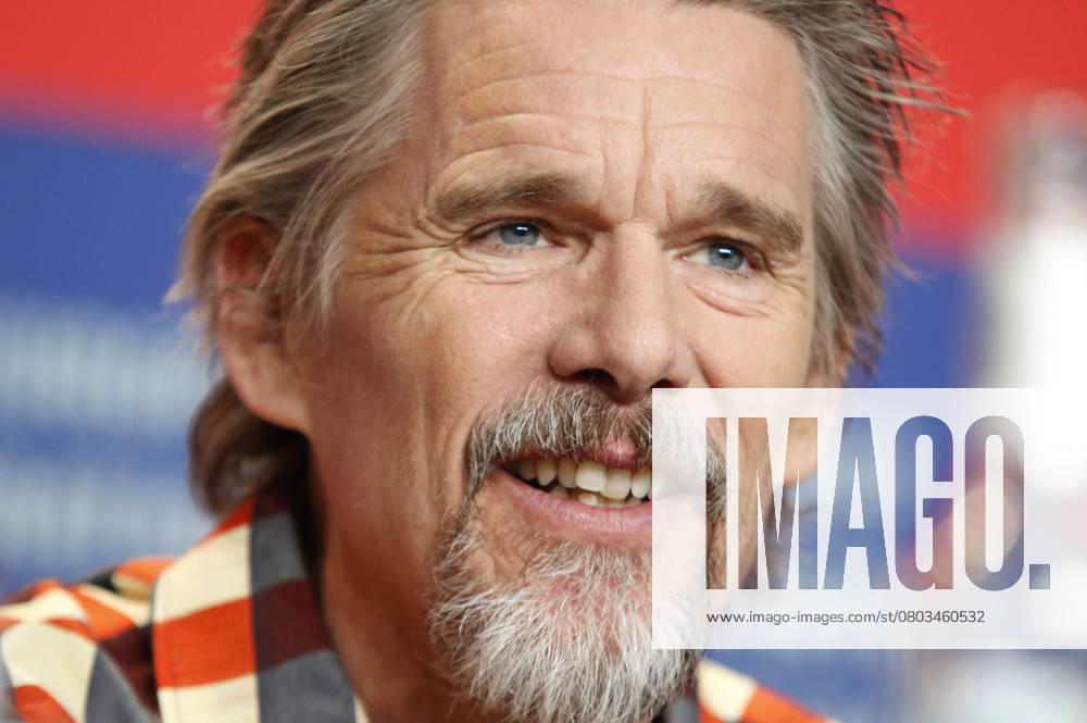 Ethan Hawke at the press conference for the movie Blue Moon at the Berlinale 2025 75 Berlin International Film Festival at the Hotel Grand Hyatt Berlin, 18 02 2025 Foto:xC.xTamckex xFuturexImagex moon_5335