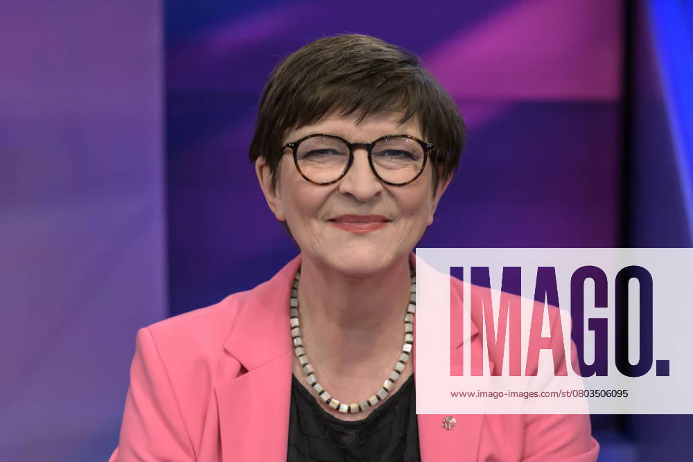 GER, Berlin, Studio, zu Gast bei maischberger, Polittalk, TV, Format, mit Moderator Sandra Maischberger, Das Erste, aus Adlershof am Studio 20, im Bild v l Saskia Esken, SPD Parteivorsitzende 18 02 2025,