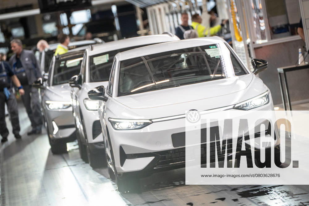 Combined production line for the ID 4 and ID 7 electric vehicles at the Volkswagen plant in Emden Combined production line for the ID 4 and ID 7 electric vehicles at the Volkswagen plant in Emden, Emden Lower Saxony Germany VW plant
