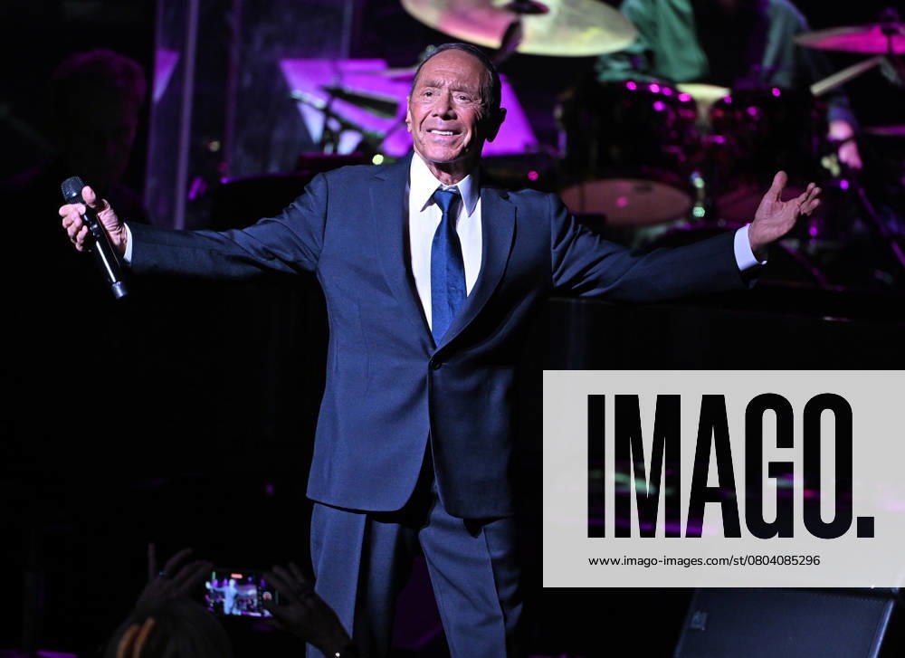Bilder des Jahres 2025, Entertainment 02 Februar Entertainment Themen der Woche KW08 FORT LAUDERDALE FL - FEBRUARY 19: Paul Anka performs during All The Hits: His Way Tour at The Broward Center For The Performing Arts on February 19, 2025 in Fort Lauderdale, Florida.