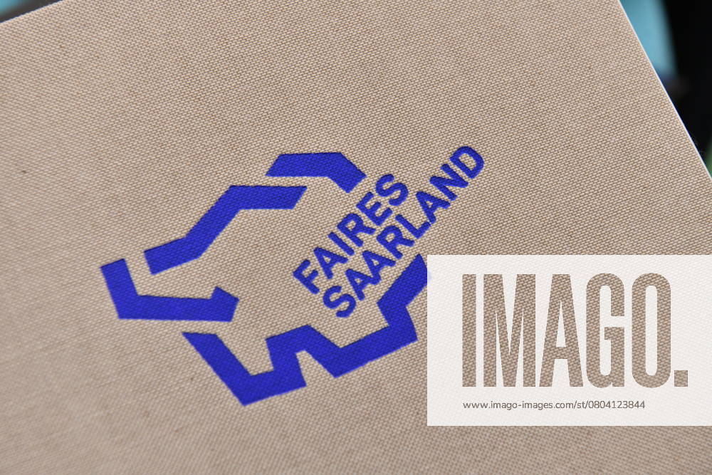 Saarbrücken Saarland wants to become the first official fair trade federal state in Germany and has submitted the application documents bound in a thick book Minister President bub