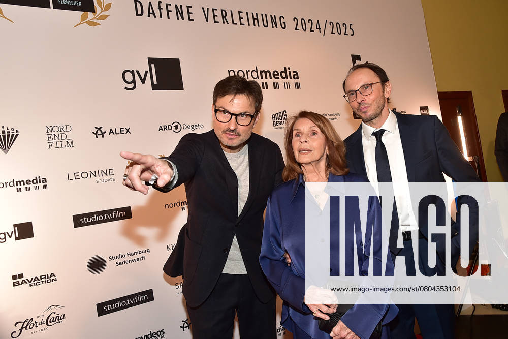 DAFFNE Award Ceremony 2025 Berlin Senta Berger with her sons Simon Verhoeven and Luca Verhoeven arrive for the 12th time DAfFNE German Academy for Television, an honorary award for an outstanding lifetime achievement at the 75th Berlinale in Berlin, on 21 02 2025 Photopress Mueller