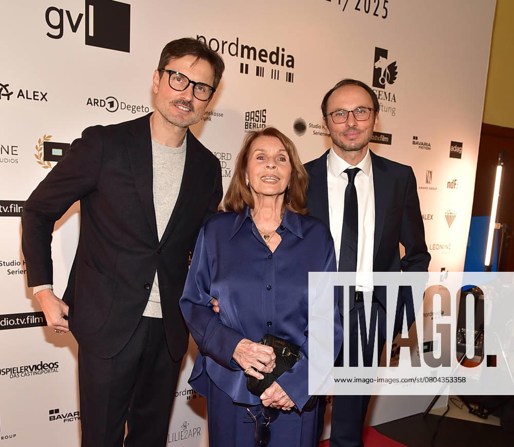 DAFFNE Award Ceremony 2025 Berlin Senta Berger with her sons Simon Verhoeven and Luca Verhoeven arrive for the 12th time DAfFNE German Academy for Television, an honorary award for an outstanding lifetime achievement at the 75th Berlinale in Berlin, on 21 02 2025 Photopress Mueller