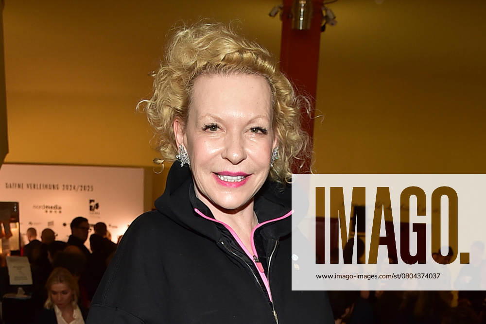 DAFFNE Award Ceremony 2025 Berlin Sunnyi Melles arrival for the 12th time DAfFNE German Academy for Television, an honorary award for an outstanding lifetime achievement at the 75th Berlinale in Berlin, on 21 02 2025 Photopress Mueller