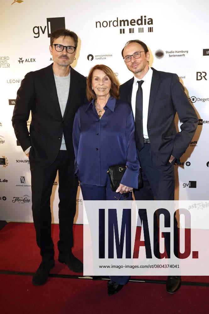 Simon Verhoeven, Senta Berger and Luca Verhoeven at the 12th DAfFNE Award 2025 ceremony at Babylon Berlin, 21 02 2025 Foto:xT.xBartillax xFuturexImagex daffne_5234