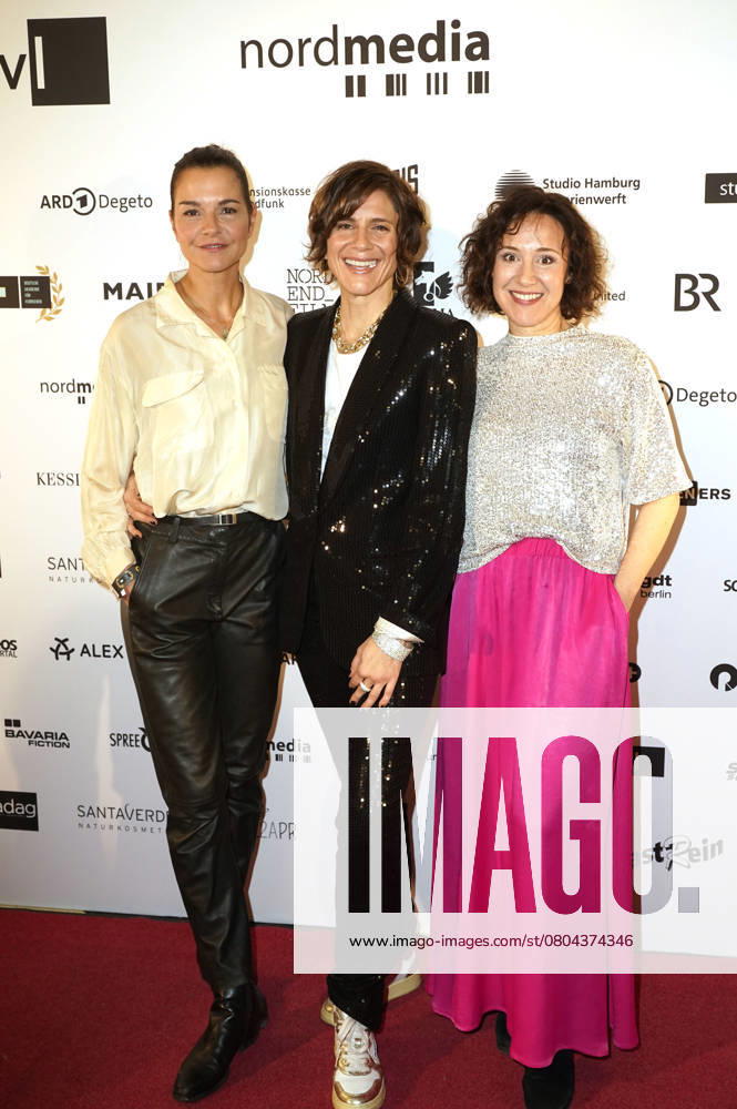 Susan Hoecke, Christina Hecke and guest at the 12 DAfFNE Award 2025 ceremony at Babylon Berlin, 21 02 2025 Foto:xT.xBartillax xFuturexImagex daffne_5241