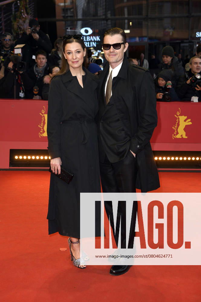 Alexandra Maria Lara with husband Sam Riley at the Closing Ceremony with Award Ceremony at the Berlinale 2025 75 Berlin International Film Festival in the Berlinale Palast Berlin, 22 02 2025 Foto:xC.xNiehausx xFuturexImagex closing_berlinale_5258